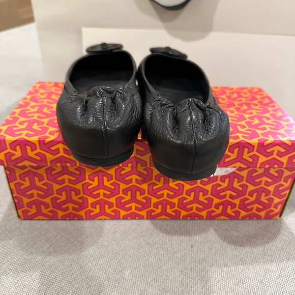 Moving sale. Tory Burch Black Leather Logo Ballet Flats - Picture 3 of 6